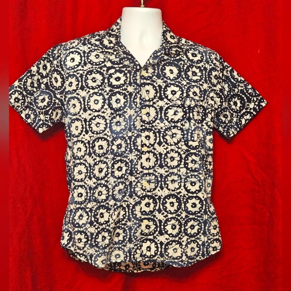Corridor Men's Short Sleeve Button Down Shirt - Size Small